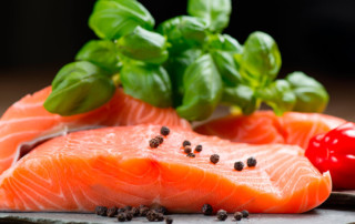La pesca del salmón salvaje de Alaska posee un modelo sostenible y un programa de normativas rigurosas.