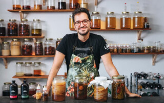 Robert Ruiz comparte los conocimientos de sus años de investigación sobre la fermentación. Foto Instagram @Robertruizmoreno