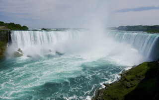Las Cataratas del Niágara están conformadas de tres impresionantes cascadas.